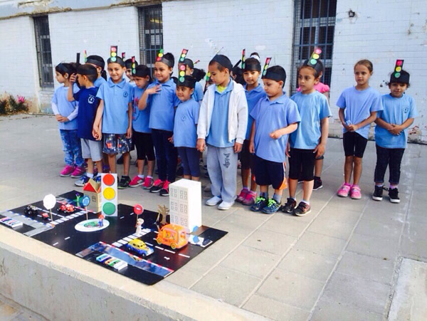 بالصور: فعاليات الحذر على الطرقات في مدرسة الاخوة الابتدائية بيافا